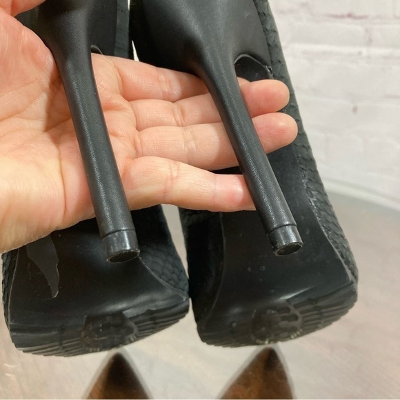 BCBG MAX AZRIA snake skin embossed leather pointy toe stiletto pumps 9.5 New - Picture 7 of 16